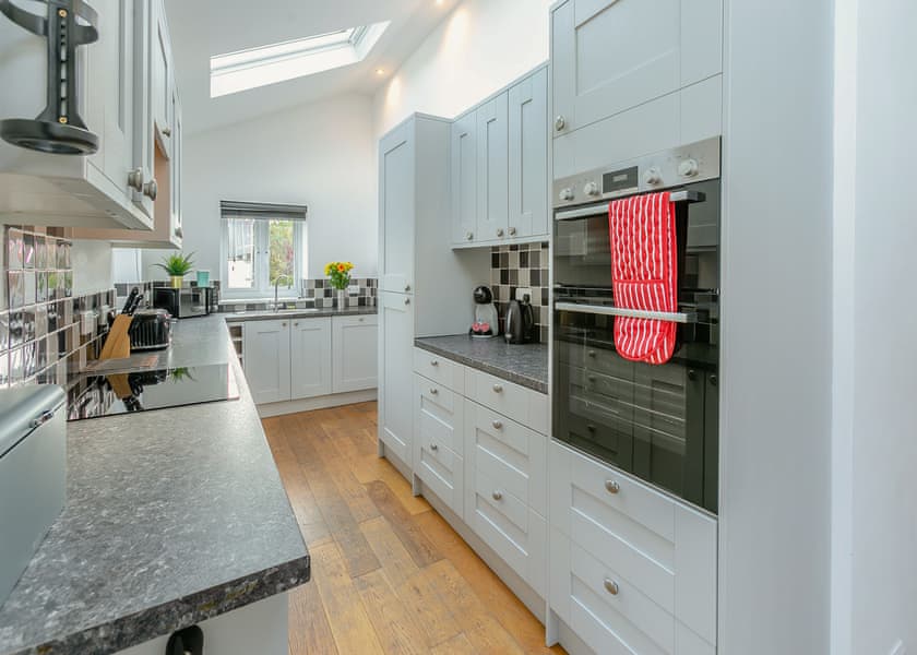 Tamar Valley 3 Bed Cottage Hot Tub Enclosed Garden - Tamar View Holiday Park, St Ann’s Chapel, Callington