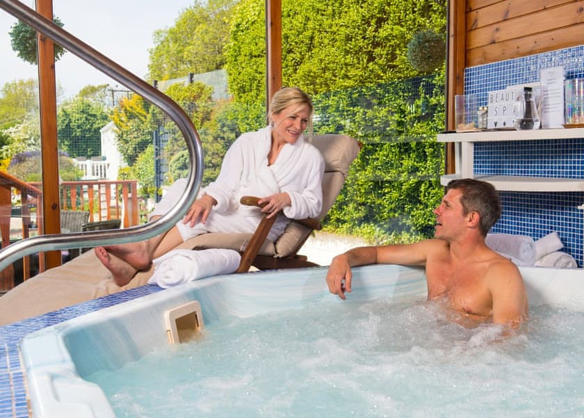 Jacuzzi | Tan Rallt Holiday Park & Spa, Abergele