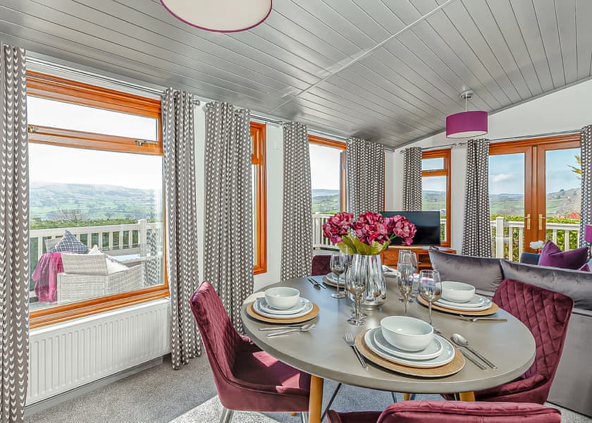 Cliff Top Lodge - Tan Rallt Holiday Park & Spa, Abergele