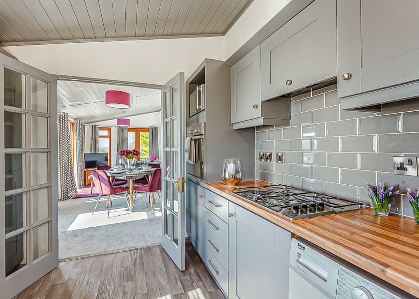 Cliff Top Lodge - Tan Rallt Holiday Park & Spa, Abergele