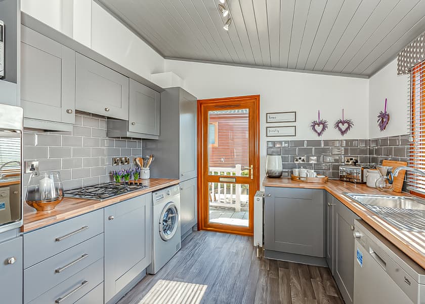 Cliff Top Lodge - Tan Rallt Holiday Park & Spa, Abergele