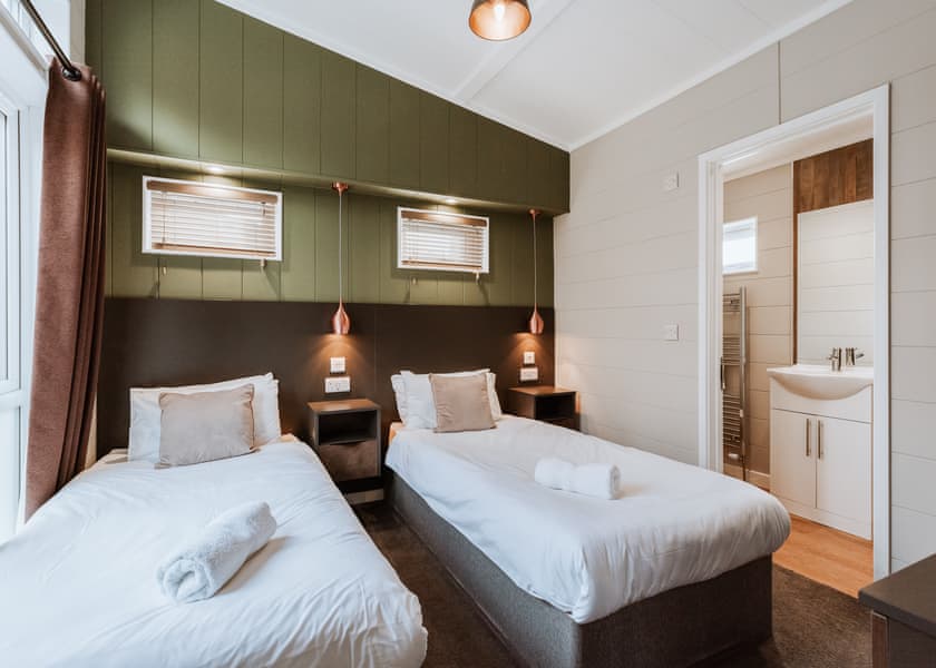 Willow Lodge VIP Hot Tub and Pet Friendly - The Astbury Golf and Lodge Resort, Bridgnorth