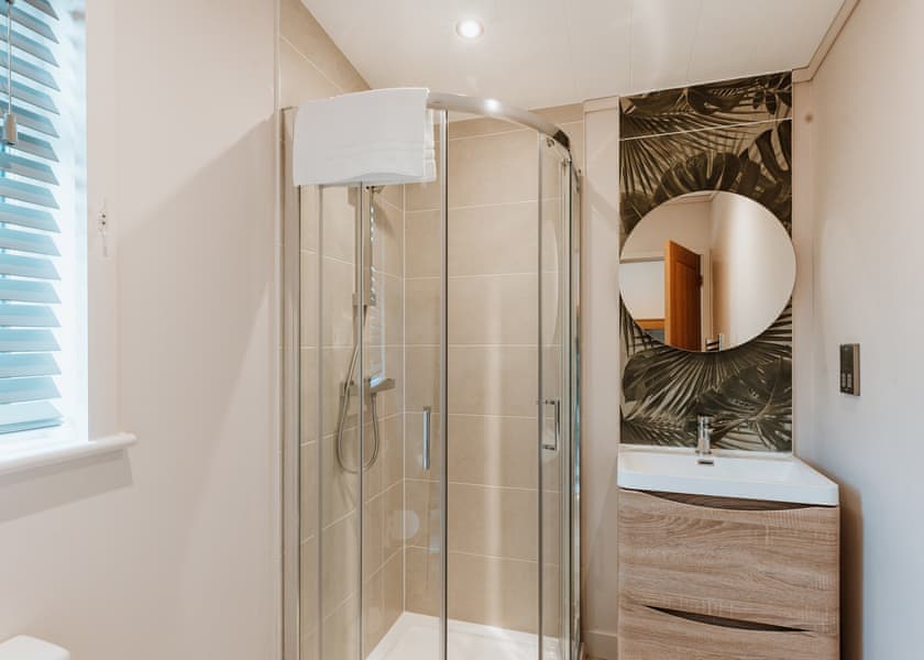 Redwood Lodge VIP Hot Tub - The Astbury Golf and Lodge Resort, Bridgnorth