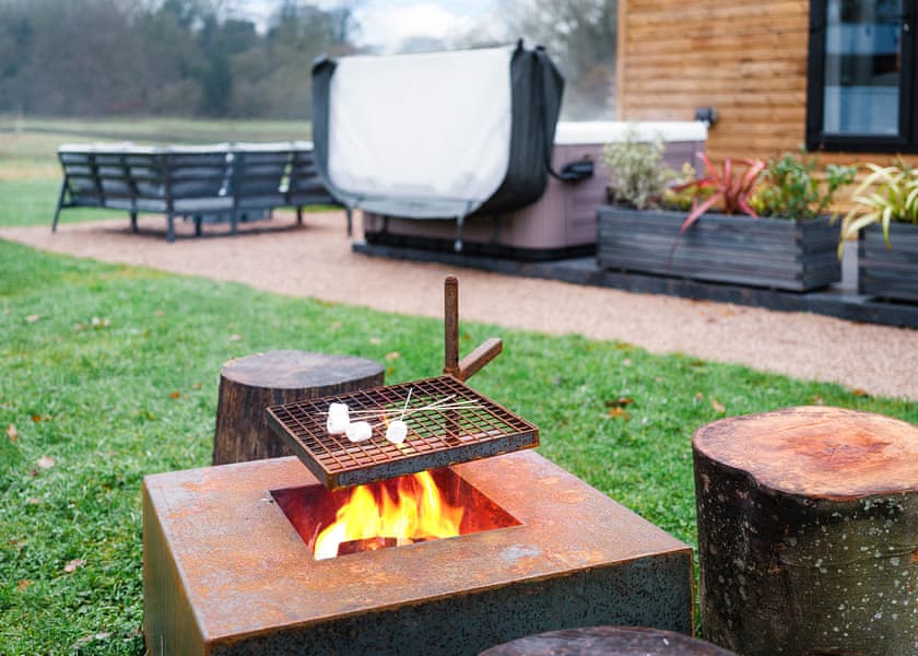 The Stargazer (Pet) - The Barns at Blackwater Meadow, Ellesmere
