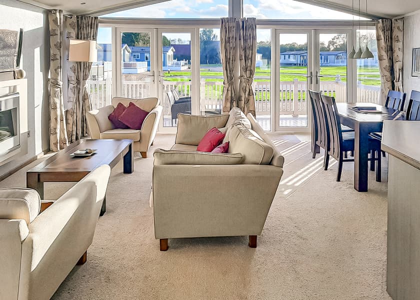 The Kingfisher - The Hollies Kessingland, Kessingland, near Lowestoft