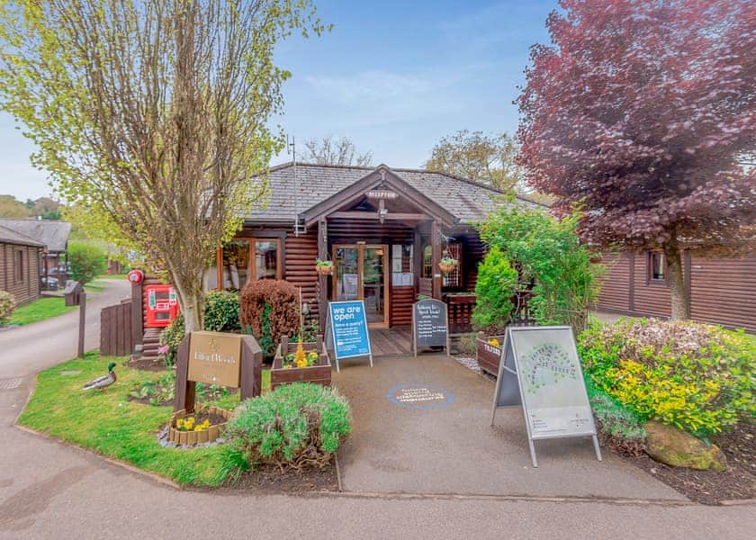 Tilford Woods Lodge Retreat, Tilford, Farnham