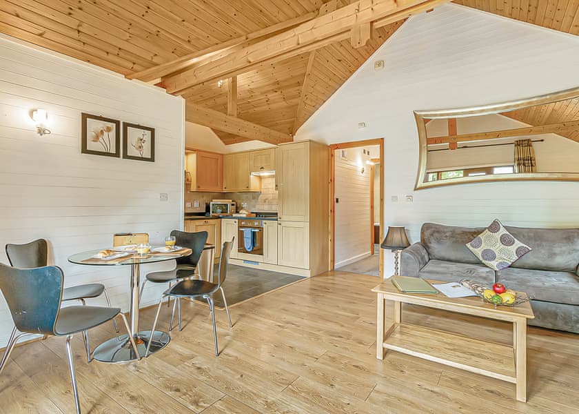 Cobbett Contemporary Premier - Tilford Woods Lodge Retreat, Tilford, Farnham