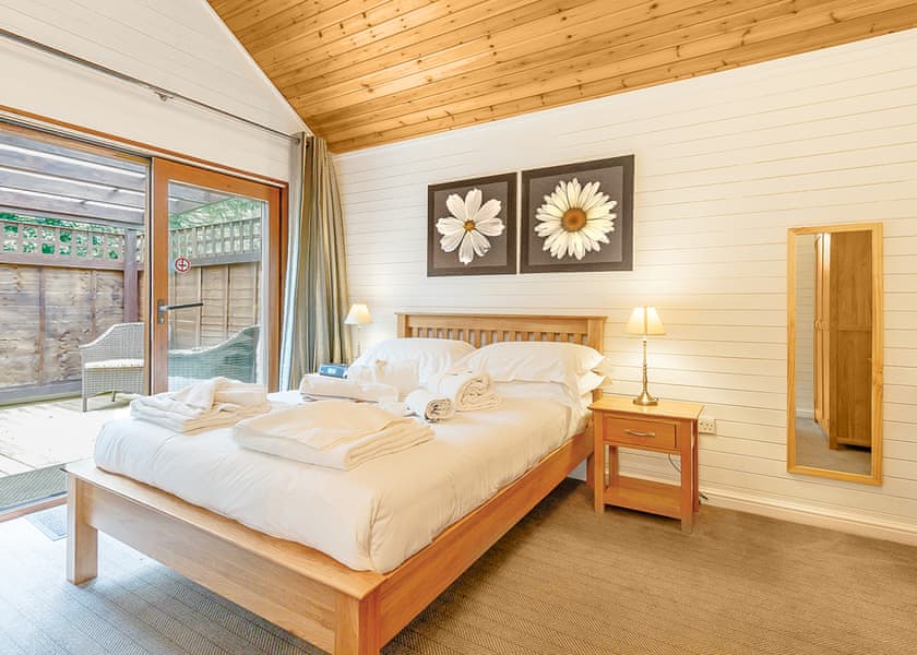 Cobbett Contemporary Premier - Tilford Woods Lodge Retreat, Tilford, Farnham