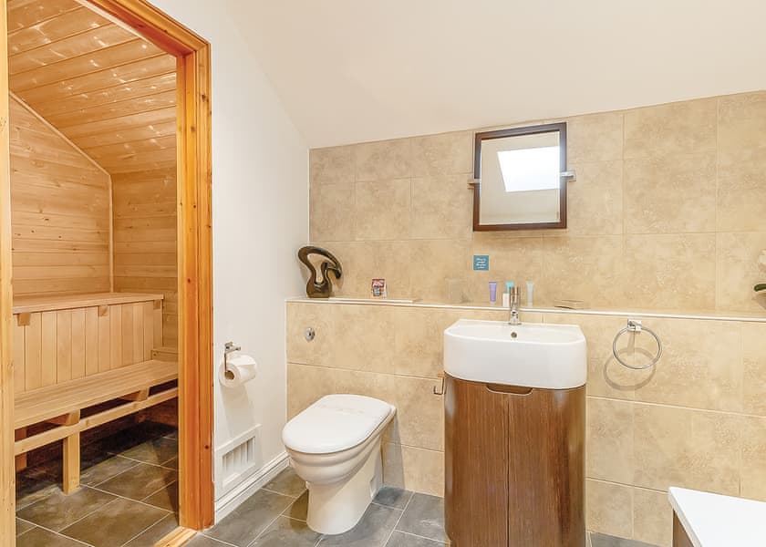 Cobbett Contemporary Premier - Tilford Woods Lodge Retreat, Tilford, Farnham