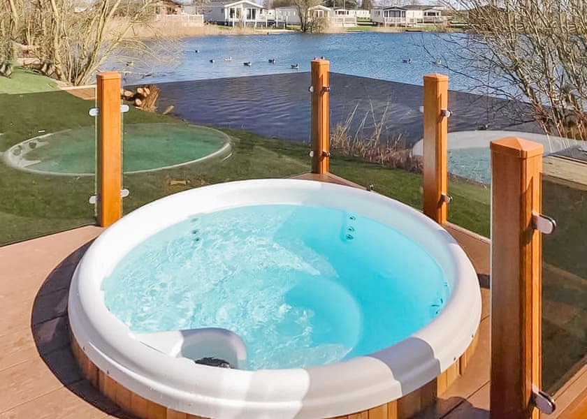 Indulgent Lakeside Lodge 8 VIP - Tattershall Lakes Country Park, Tattershall