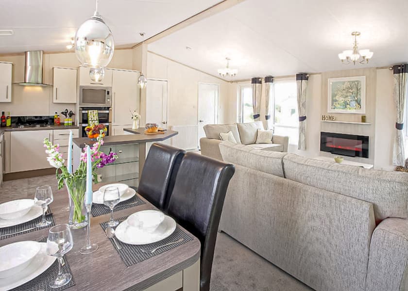 Exclusive Lakeside Lodge 8 H/Tub+Fishing - Tattershall Lakes Country Park, Tattershall