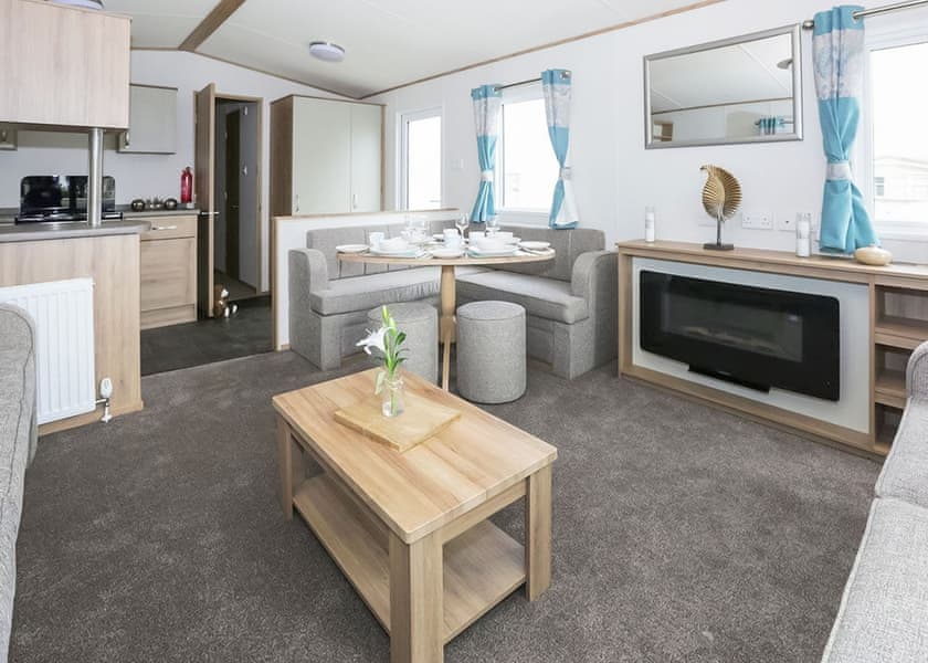 8 Berth Luxury Caravan with Hot Tub (Pet) - Tattershall Lakes Country Park, Tattershall