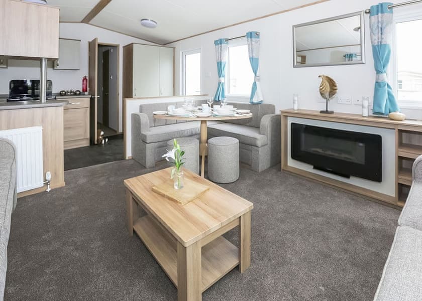 8 Berth Luxury Caravan with Hot Tub - Tattershall Lakes Country Park, Tattershall