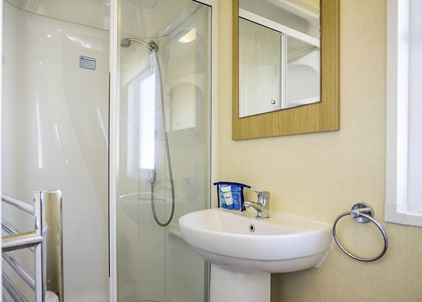 8 Berth Superior Caravan with Hot Tub - Tattershall Lakes Country Park, Tattershall