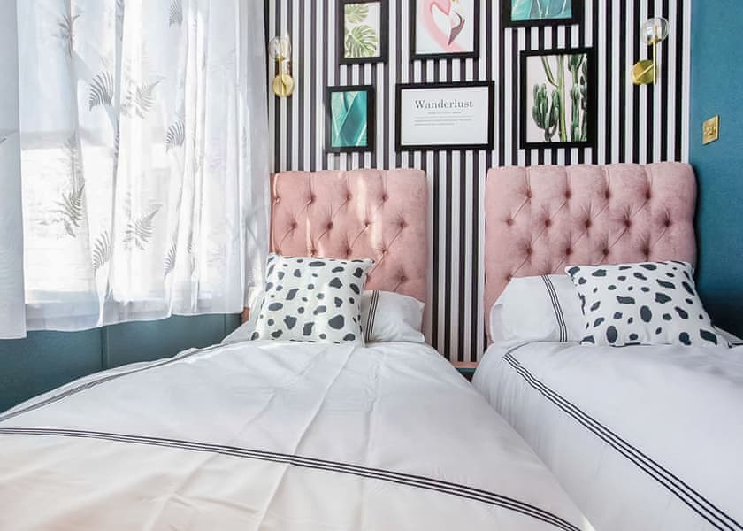 Esme 4 Berth (Pet) - Tattershall Lakes Country Park, Tattershall