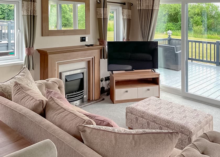 Exclusive Lakeside 6 Caravan with HT Priv Peg - Tattershall Lakes Country Park, Tattershall