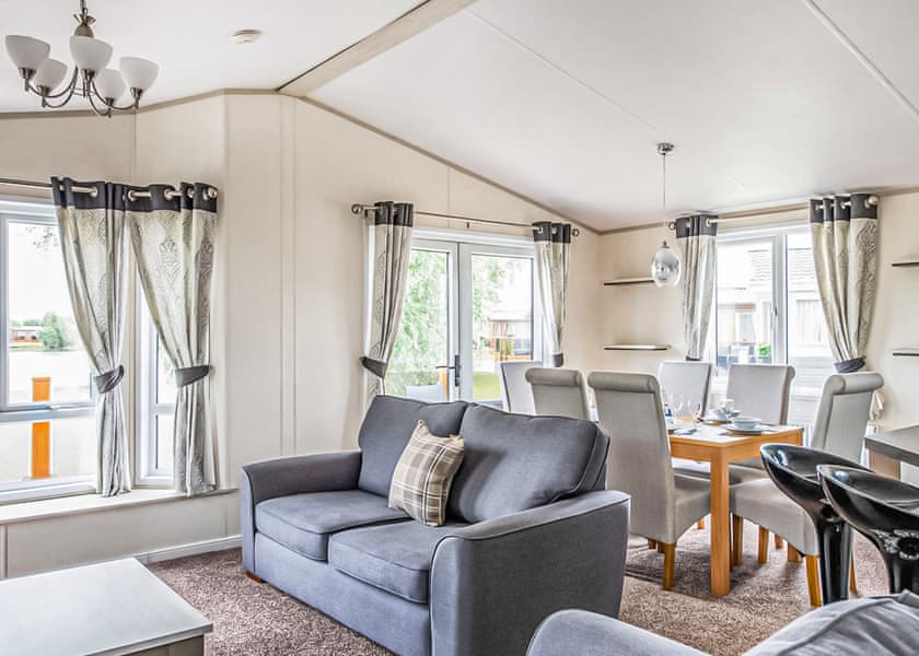 Indulgent 6 Lodge - Tattershall Lakes Country Park, Tattershall