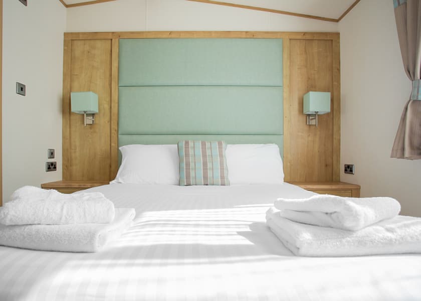 Indulgent 8 Caravan with Hot Tub - Tattershall Lakes Country Park, Tattershall
