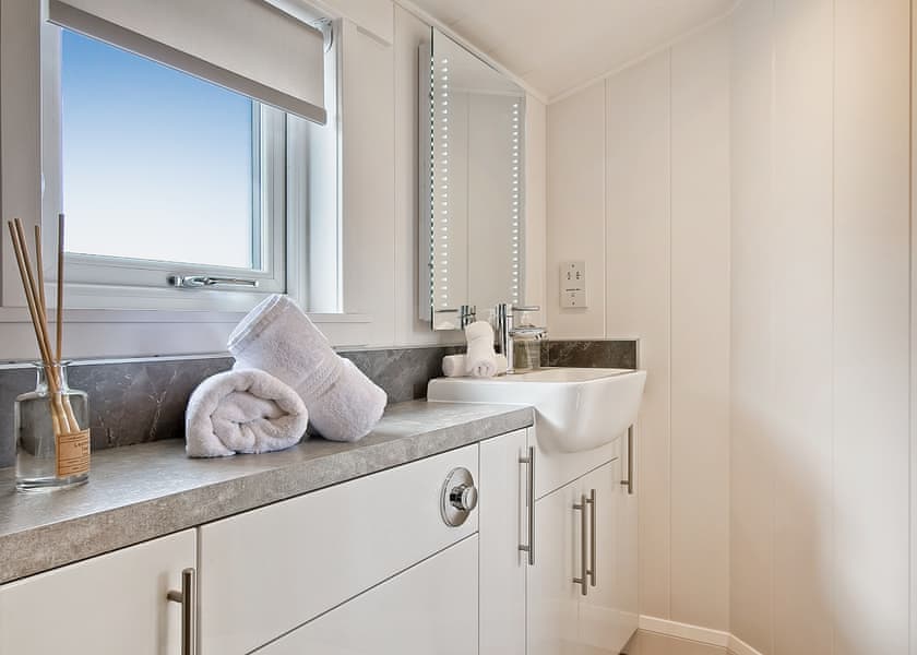 Alder Lodge - The Pond Lodges, Ringford