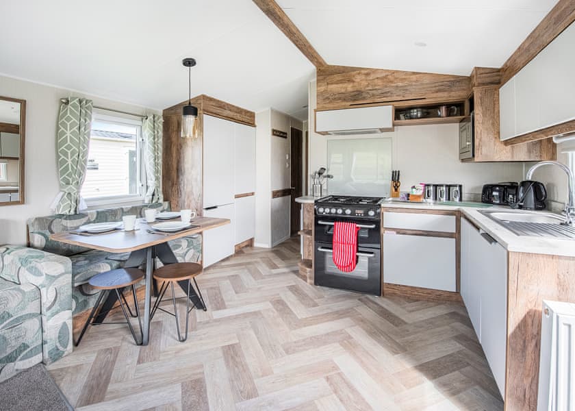 TR 2 Bed Gold Caravan Pet - Trelawne Manor, Looe