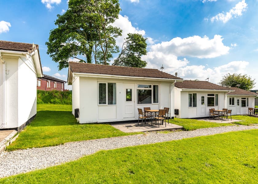 Garden Cottage 2 - Meadow Lakes Holiday Park, Nr St Austell