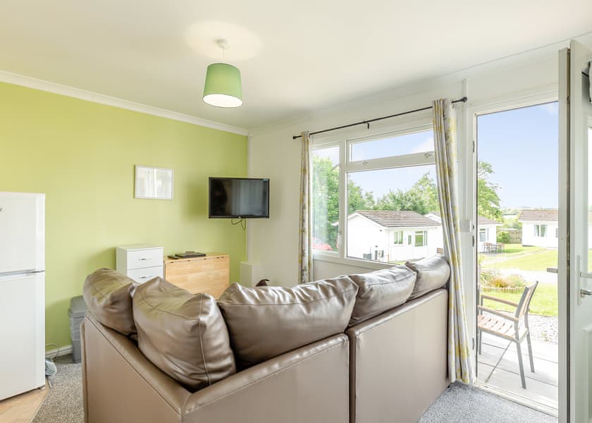 Garden Cottage 2 - Meadow Lakes Holiday Park, Nr St Austell