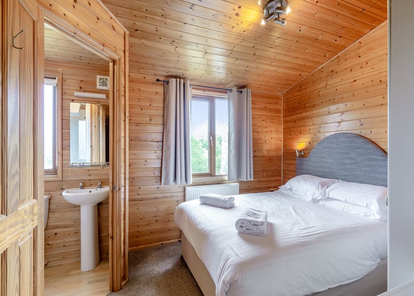 Willow Lodge 2 - Meadow Lakes Holiday Park, Nr St Austell