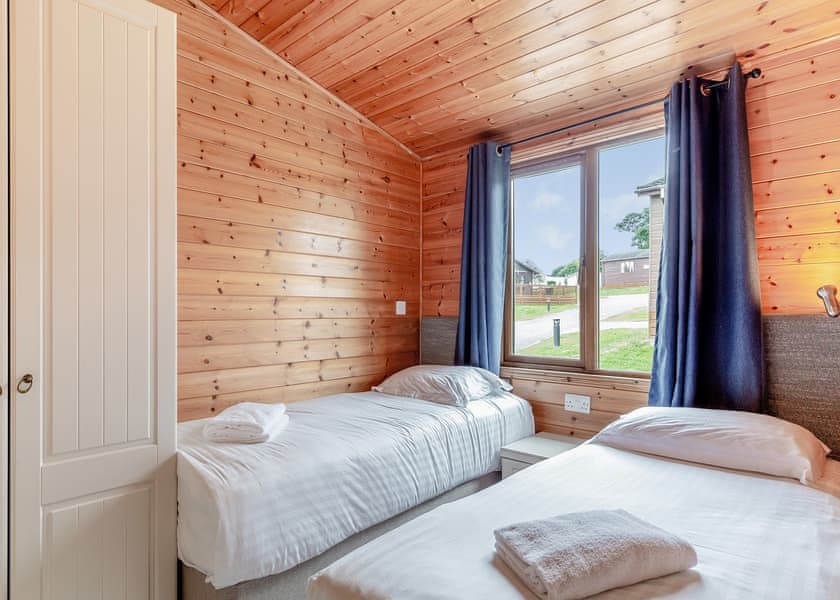 Willow Lodge 2 - Meadow Lakes Holiday Park, Nr St Austell