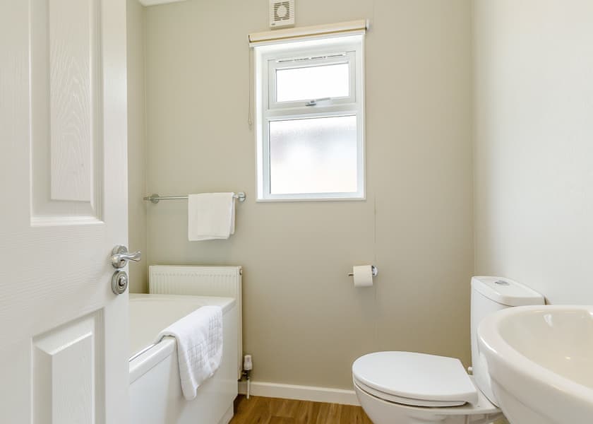 Jasmine Lodge 3 - Meadow Lakes Holiday Park, Nr St Austell