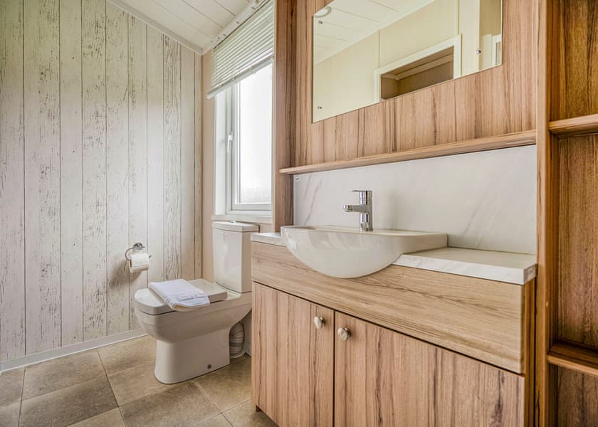 Jasmine Lodge 39 - Meadow Lakes Holiday Park, Nr St Austell