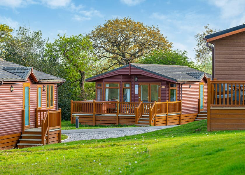 Willow Lodge Pet - Meadow Lakes Holiday Park, Nr St Austell