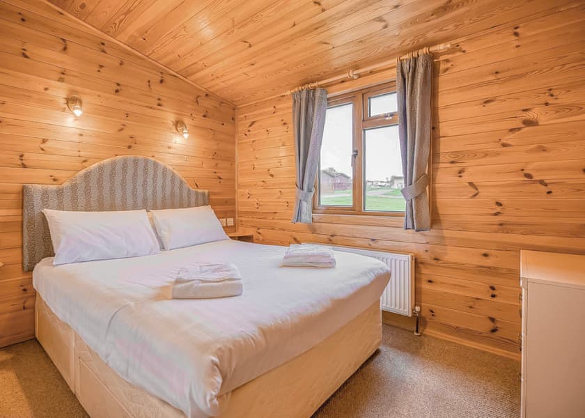 Willow Lodge Pet - Meadow Lakes Holiday Park, Nr St Austell