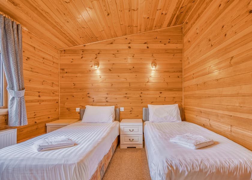 Willow Lodge Pet - Meadow Lakes Holiday Park, Nr St Austell