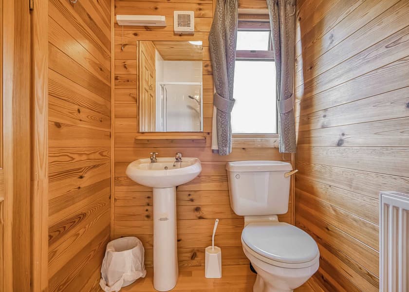 Willow Lodge Pet - Meadow Lakes Holiday Park, Nr St Austell