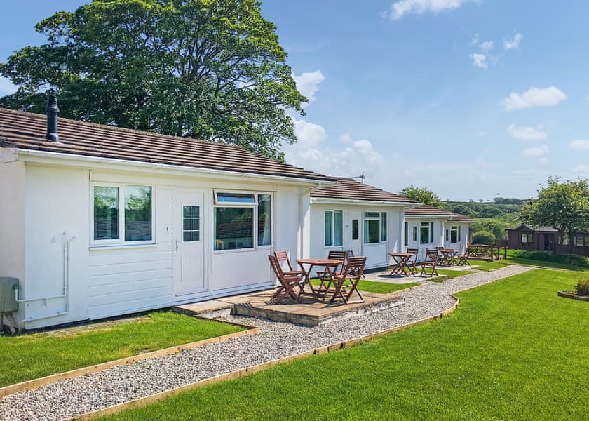 Garden Cottage 1 Pet - Meadow Lakes Holiday Park, Nr St Austell