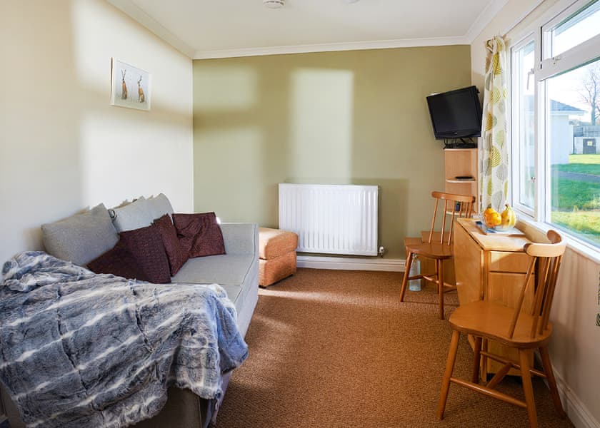 Garden Cottage 1 Pet - Meadow Lakes Holiday Park, Nr St Austell