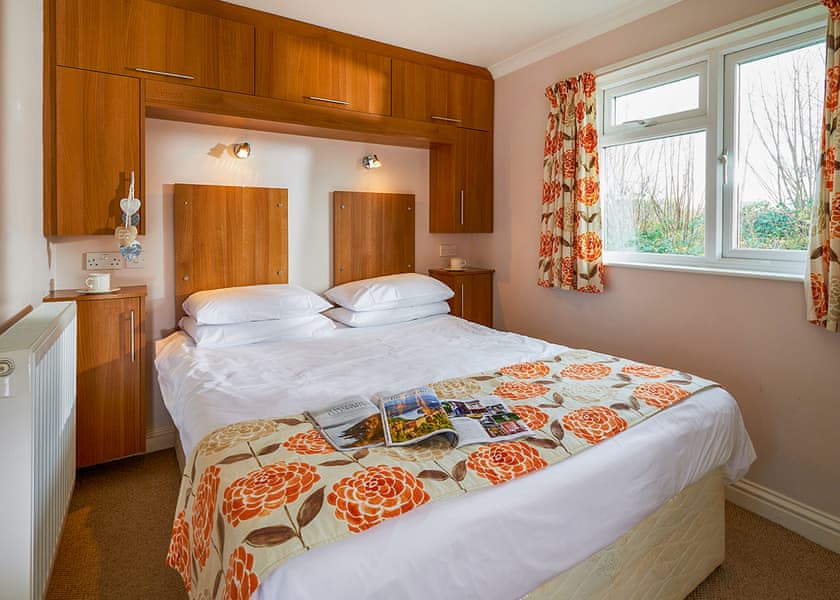 Garden Cottage 1 Pet - Meadow Lakes Holiday Park, Nr St Austell