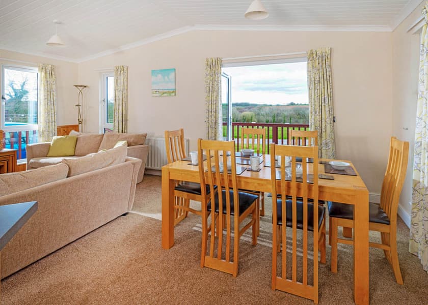 Primrose Lodge 3 Pet - Meadow Lakes Holiday Park, Nr St Austell