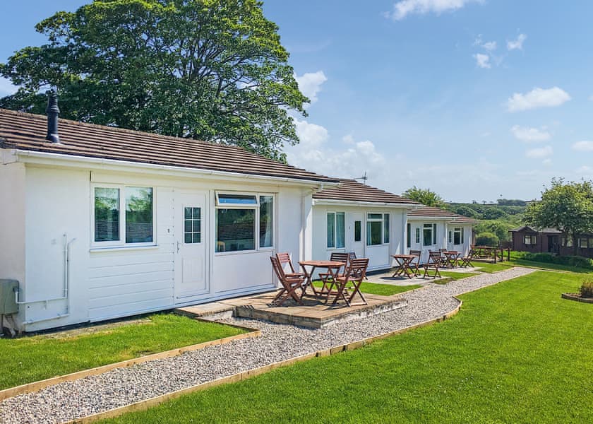 Garden Cottage 2 Pet - Meadow Lakes Holiday Park, Nr St Austell