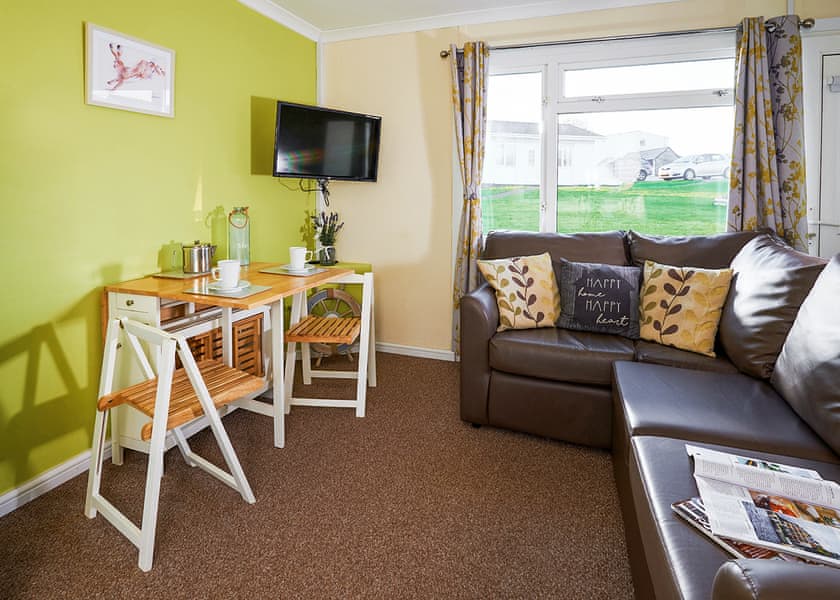 Garden Cottage 2 Pet - Meadow Lakes Holiday Park, Nr St Austell