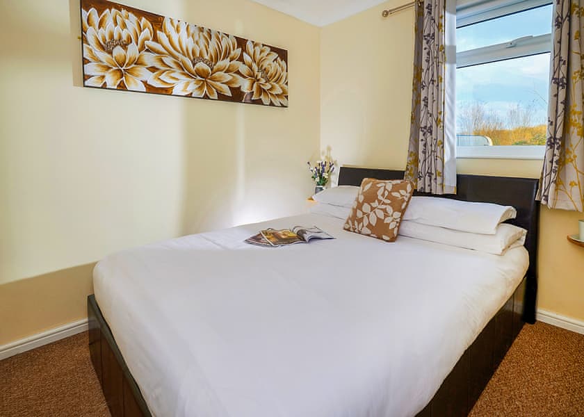 Garden Cottage 2 Pet - Meadow Lakes Holiday Park, Nr St Austell