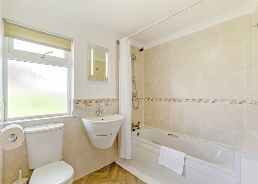 Garden Cottage 1 - Meadow Lakes Holiday Park, Nr St Austell
