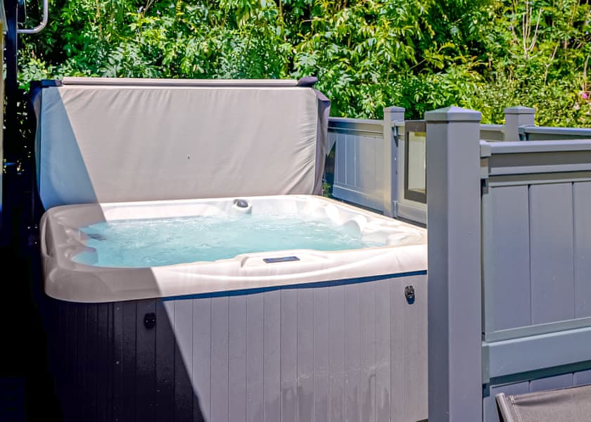 Hideaway Premier Luxury Fountain View Hot Tub  - Trelay Hideaway Holiday Park, Pelynt, near Looe and Polperro
