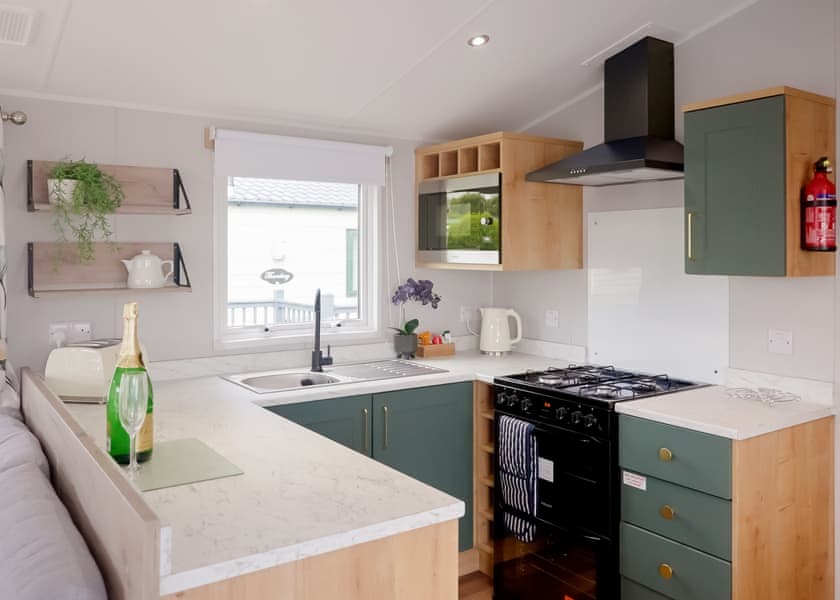 Hideaway Retreat Hot Tub - Trelay Hideaway Holiday Park, Pelynt, near Looe and Polperro