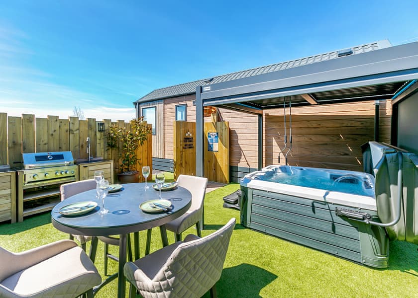 The Nest – Boutique Luxury with Private Hot Tub - Trelay Hideaway Holiday Park, Pelynt, near Looe and Polperro