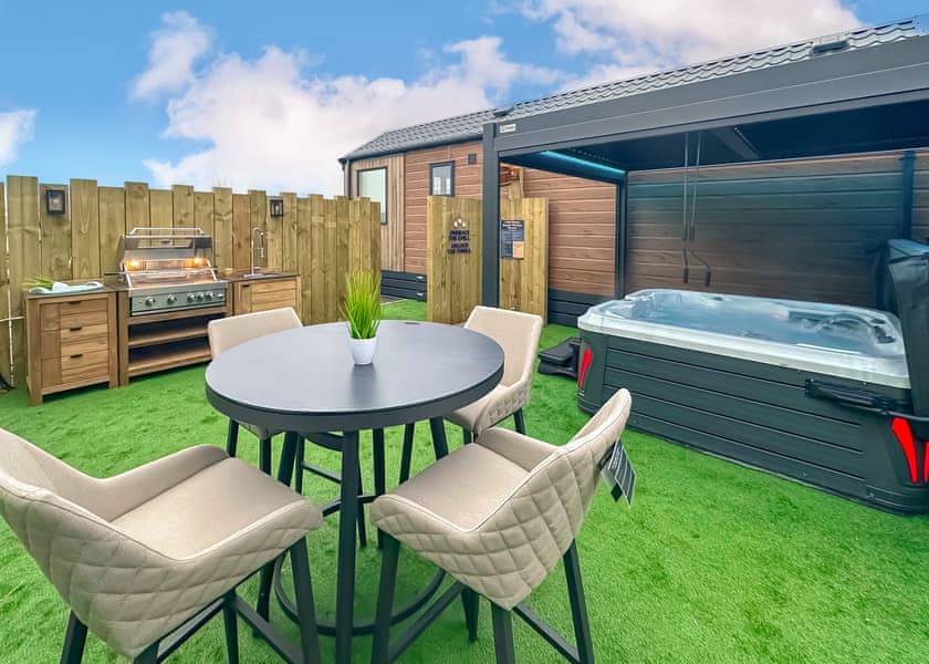 The Nest – Boutique Luxury with Private Hot Tub - Trelay Hideaway Holiday Park, Pelynt, near Looe and Polperro