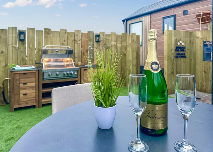 The Nest – Boutique Luxury with Private Hot Tub - Trelay Hideaway Holiday Park, Pelynt, near Looe and Polperro