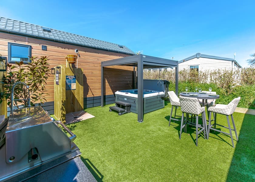 The Nest – Boutique Luxury with Private Hot Tub - Trelay Hideaway Holiday Park, Pelynt, near Looe and Polperro