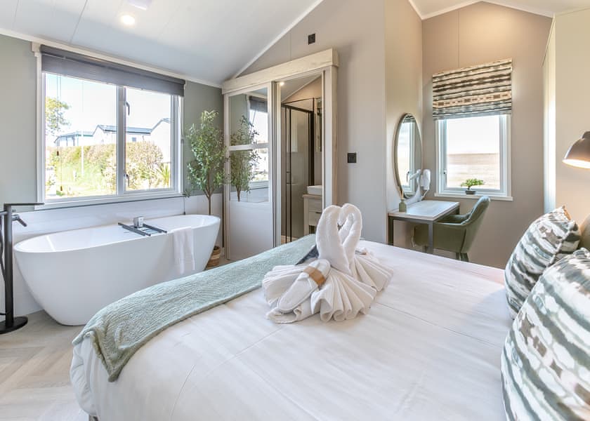 The Nest – Boutique Luxury with Private Hot Tub - Trelay Hideaway Holiday Park, Pelynt, near Looe and Polperro