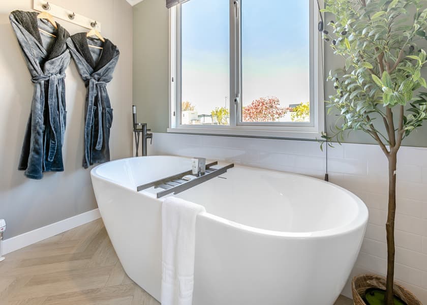 The Nest – Boutique Luxury with Private Hot Tub - Trelay Hideaway Holiday Park, Pelynt, near Looe and Polperro